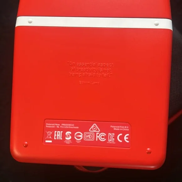 Polaroid Now with Case - Picture 5 of 8